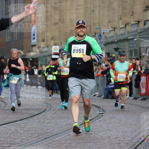 05.10.2025 - 20. swb-Marathon Bremen Strokosch-Dieckow http://msf.ph/oto/9282134 05.10.2025 11:15:19 Ziel 9441, 9643, 9767, 9768, 9959 meine-sportfotos.de