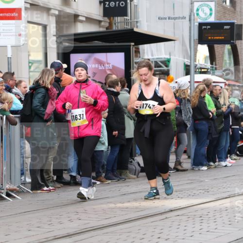 05.10.2025 - 20. swb-Marathon Bremen Strokosch-Dieckow http://msf.ph/oto/9282135 05.10.2025 11:20:48 Ziel 10361, 10362, 10913, 10361, 10362, 10913 meine-sportfotos.de