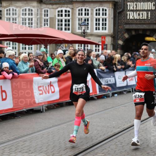 05.10.2025 - 20. swb-Marathon Bremen Yannick Fuchs http://msf.ph/oto/9282144 05.10.2025 12:56:21 Ziel 1379, 1833, 3707 meine-sportfotos.de