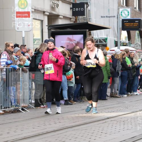 05.10.2025 - 20. swb-Marathon Bremen Strokosch-Dieckow http://msf.ph/oto/9282147 05.10.2025 11:20:48 Ziel 10361, 10362, 10913, 10361, 10362, 10913 meine-sportfotos.de