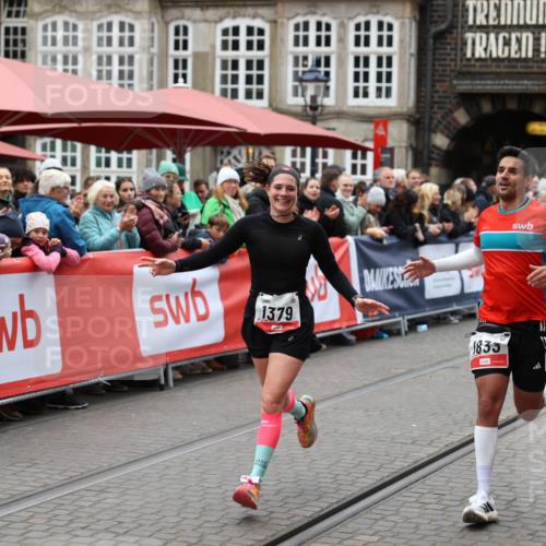 05.10.2025 - 20. swb-Marathon Bremen Yannick Fuchs http://msf.ph/oto/9282152 05.10.2025 12:56:21 Ziel 1379, 1833, 3707 meine-sportfotos.de