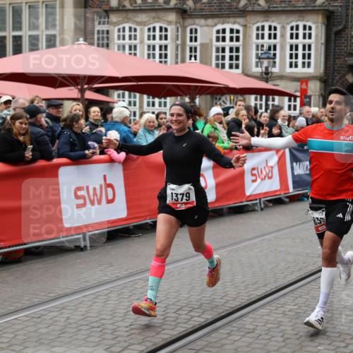 05.10.2025 - 20. swb-Marathon Bremen Yannick Fuchs http://msf.ph/oto/9282165 05.10.2025 12:56:21 Ziel 1379, 1833, 3707 meine-sportfotos.de