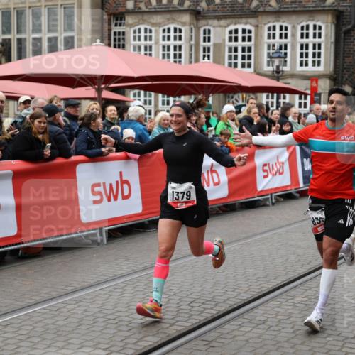 05.10.2025 - 20. swb-Marathon Bremen Yannick Fuchs http://msf.ph/oto/9282174 05.10.2025 12:56:21 Ziel 1379, 1833, 3707 meine-sportfotos.de