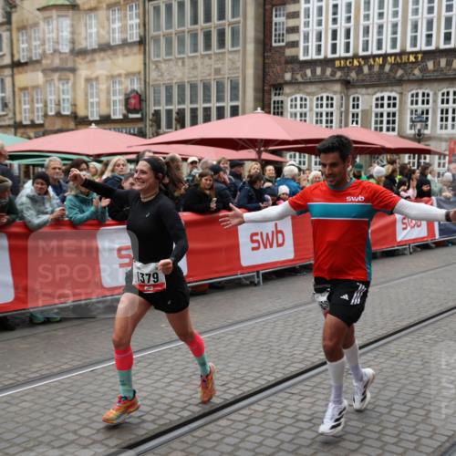 05.10.2025 - 20. swb-Marathon Bremen Yannick Fuchs http://msf.ph/oto/9282190 05.10.2025 12:56:22 Ziel 1379, 1833, 3707 meine-sportfotos.de