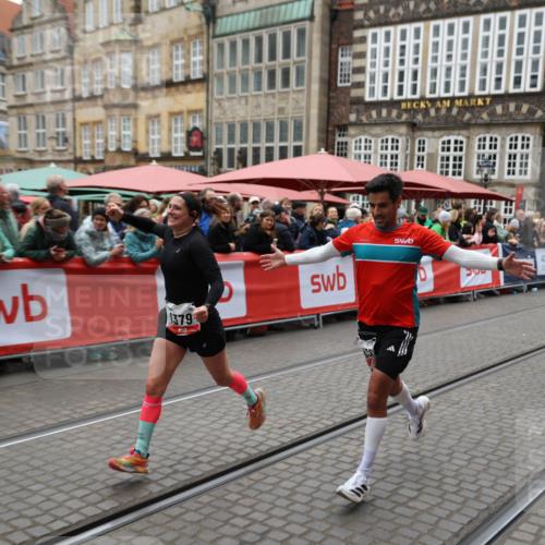 05.10.2025 - 20. swb-Marathon Bremen Yannick Fuchs http://msf.ph/oto/9282197 05.10.2025 12:56:22 Ziel 1379, 1833, 3707 meine-sportfotos.de