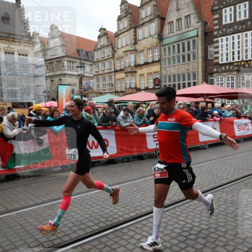 05.10.2025 - 20. swb-Marathon Bremen Yannick Fuchs http://msf.ph/oto/9282212 05.10.2025 12:56:22 Ziel 1379, 1833, 3707 meine-sportfotos.de