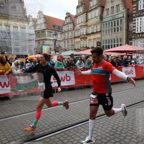 05.10.2025 - 20. swb-Marathon Bremen Yannick Fuchs http://msf.ph/oto/9282222 05.10.2025 12:56:22 Ziel 1379, 1833, 3707 meine-sportfotos.de