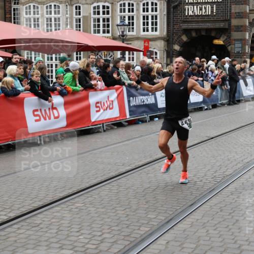 05.10.2025 - 20. swb-Marathon Bremen Yannick Fuchs http://msf.ph/oto/9282254 05.10.2025 12:57:44 Ziel 3153, 4635 meine-sportfotos.de