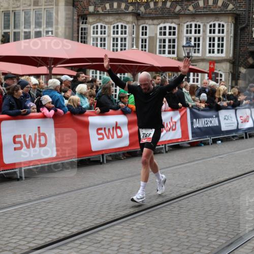 05.10.2025 - 20. swb-Marathon Bremen Yannick Fuchs http://msf.ph/oto/9282285 05.10.2025 12:57:51 Ziel 1088, 2168, 2909, 4635 meine-sportfotos.de