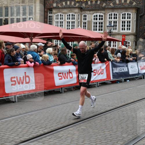 05.10.2025 - 20. swb-Marathon Bremen Yannick Fuchs http://msf.ph/oto/9282293 05.10.2025 12:57:51 Ziel 1088, 2168, 2909, 4635 meine-sportfotos.de