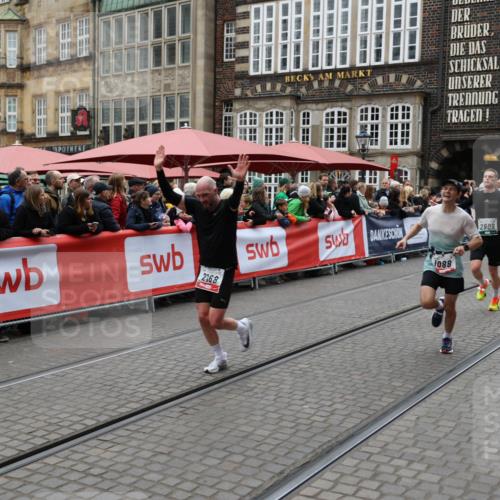 05.10.2025 - 20. swb-Marathon Bremen Yannick Fuchs http://msf.ph/oto/9282322 05.10.2025 12:57:51 Ziel 1088, 2168, 2909, 4635 meine-sportfotos.de