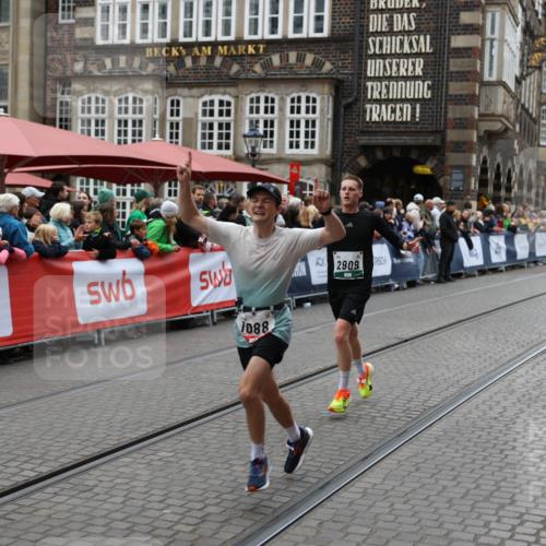 05.10.2025 - 20. swb-Marathon Bremen Yannick Fuchs http://msf.ph/oto/9282344 05.10.2025 12:57:52 Ziel 1088, 2168, 2909, 4635 meine-sportfotos.de