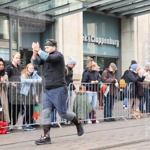 05.10.2025 - 20. swb-Marathon Bremen Strokosch-Dieckow http://msf.ph/oto/9282353 05.10.2025 11:21:05 Ziel 10072, 11631, 11743, 10072, 11631, 11743 meine-sportfotos.de