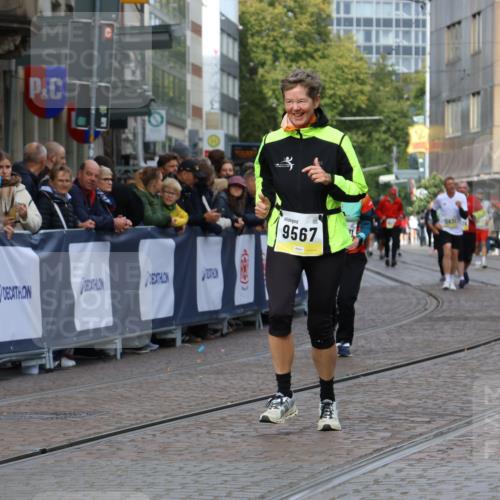 05.10.2025 - 20. swb-Marathon Bremen Strokosch-Dieckow http://msf.ph/oto/9282357 05.10.2025 11:15:36 Ziel 9567, 11440 meine-sportfotos.de