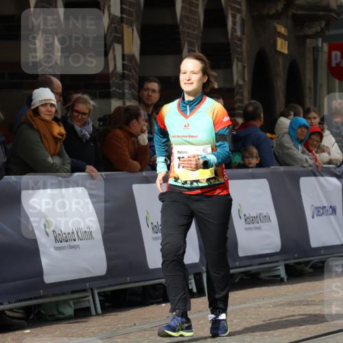 05.10.2025 - 20. swb-Marathon Bremen Strokosch-Dieckow http://msf.ph/oto/9282431 05.10.2025 11:15:40 Ziel 9567, 11440 meine-sportfotos.de