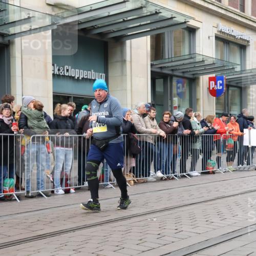 05.10.2025 - 20. swb-Marathon Bremen Strokosch-Dieckow http://msf.ph/oto/9282451 05.10.2025 11:21:56 Ziel 9513, 10700, 9513, 10700 meine-sportfotos.de