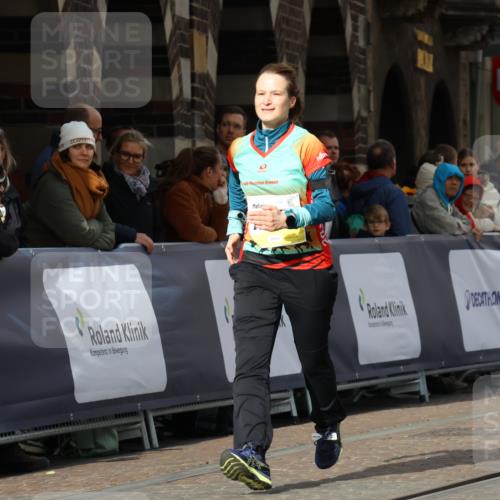 05.10.2025 - 20. swb-Marathon Bremen Strokosch-Dieckow http://msf.ph/oto/9282454 05.10.2025 11:15:40 Ziel 9567, 11440 meine-sportfotos.de