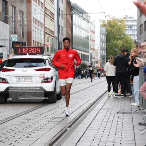 05.10.2025 - 20. swb-Marathon Bremen Strokosch-Dieckow http://msf.ph/oto/9282466 05.10.2025 11:22:03 Ziel 9513, 10035, 10700, 9513, 10035, 10700 meine-sportfotos.de