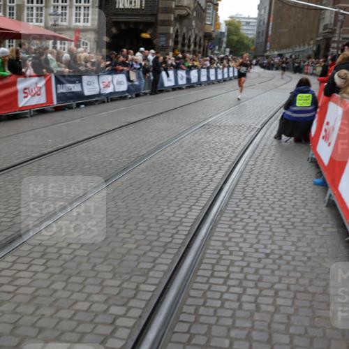 05.10.2025 - 20. swb-Marathon Bremen Yannick Fuchs http://msf.ph/oto/9282467 05.10.2025 12:57:54 Ziel 1088, 2168, 2909 meine-sportfotos.de
