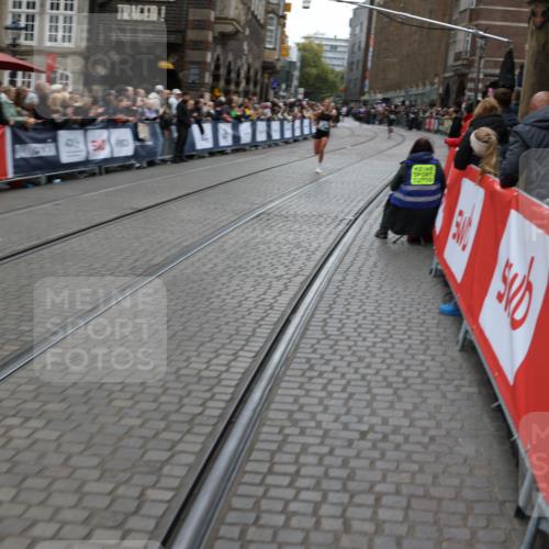 05.10.2025 - 20. swb-Marathon Bremen Yannick Fuchs http://msf.ph/oto/9282473 05.10.2025 12:57:54 Ziel 1088, 2168, 2909 meine-sportfotos.de