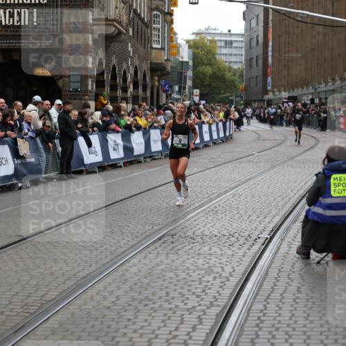 05.10.2025 - 20. swb-Marathon Bremen Yannick Fuchs http://msf.ph/oto/9282489 05.10.2025 12:57:55 Ziel 1088, 2168, 2909 meine-sportfotos.de