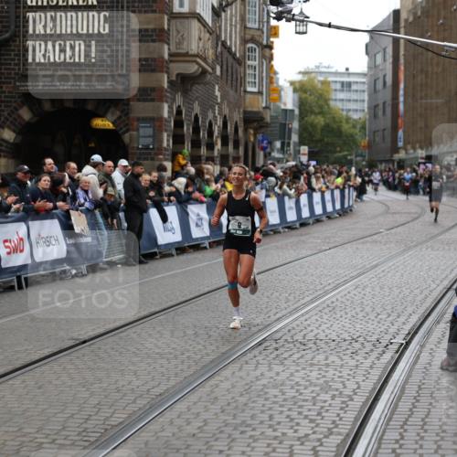 05.10.2025 - 20. swb-Marathon Bremen Yannick Fuchs http://msf.ph/oto/9282531 05.10.2025 12:57:55 Ziel 1088, 2168, 2909 meine-sportfotos.de
