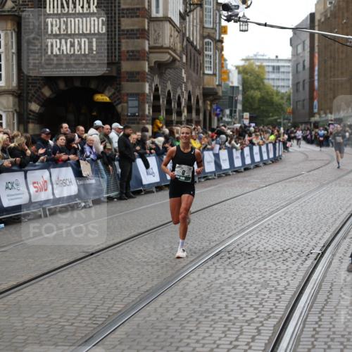 05.10.2025 - 20. swb-Marathon Bremen Yannick Fuchs http://msf.ph/oto/9282535 05.10.2025 12:57:56 Ziel 9, 1088, 2168, 2909 meine-sportfotos.de
