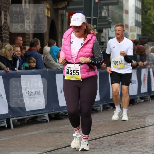 05.10.2025 - 20. swb-Marathon Bremen Strokosch-Dieckow http://msf.ph/oto/9282543 05.10.2025 11:15:53 Ziel 8476, 10355, 11375 meine-sportfotos.de