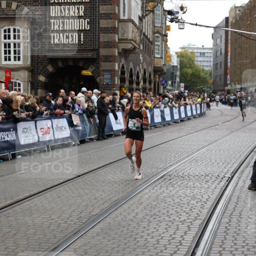 05.10.2025 - 20. swb-Marathon Bremen Yannick Fuchs http://msf.ph/oto/9282557 05.10.2025 12:57:56 Ziel 9, 1088, 2168, 2909 meine-sportfotos.de