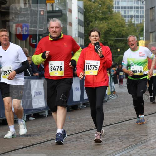 05.10.2025 - 20. swb-Marathon Bremen Strokosch-Dieckow http://msf.ph/oto/9282564 05.10.2025 11:15:55 Ziel 8476, 10355, 10831, 10846, 11375 meine-sportfotos.de