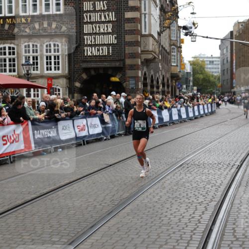 05.10.2025 - 20. swb-Marathon Bremen Yannick Fuchs http://msf.ph/oto/9282575 05.10.2025 12:57:56 Ziel 9, 1088, 2168, 2909 meine-sportfotos.de