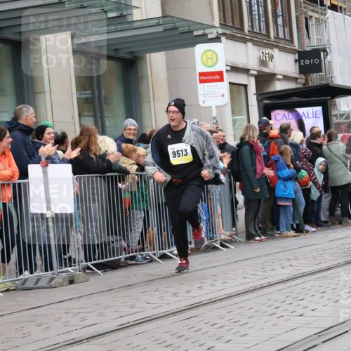 05.10.2025 - 20. swb-Marathon Bremen Strokosch-Dieckow http://msf.ph/oto/9282579 05.10.2025 11:22:13 Ziel 9445, 9513, 9857, 10035, 10700, 9445, 9513, 9857, 10035, 10700 meine-sportfotos.de