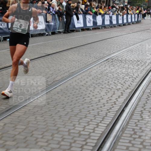 05.10.2025 - 20. swb-Marathon Bremen Yannick Fuchs http://msf.ph/oto/9282612 05.10.2025 12:57:57 Ziel 9, 1088, 2168, 2909 meine-sportfotos.de