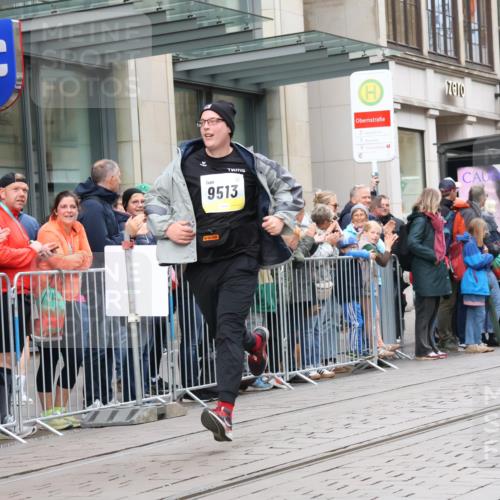 05.10.2025 - 20. swb-Marathon Bremen Strokosch-Dieckow http://msf.ph/oto/9282616 05.10.2025 11:22:13 Ziel 9445, 9513, 9857, 10035, 10700, 9445, 9513, 9857, 10035, 10700 meine-sportfotos.de