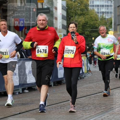 05.10.2025 - 20. swb-Marathon Bremen Strokosch-Dieckow http://msf.ph/oto/9282617 05.10.2025 11:15:55 Ziel 8476, 10355, 10831, 10846, 11375 meine-sportfotos.de