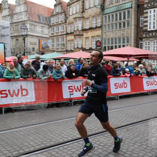 05.10.2025 - 20. swb-Marathon Bremen Yannick Fuchs http://msf.ph/oto/9282635 05.10.2025 12:58:03 Ziel 9, 6903 meine-sportfotos.de