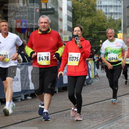 05.10.2025 - 20. swb-Marathon Bremen Strokosch-Dieckow http://msf.ph/oto/9282637 05.10.2025 11:15:55 Ziel 8476, 10355, 10831, 10846, 11375 meine-sportfotos.de