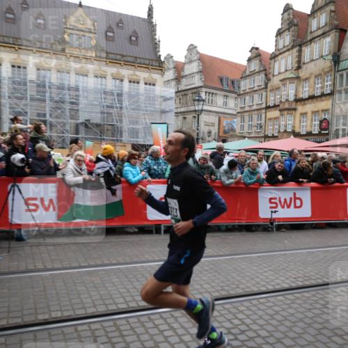05.10.2025 - 20. swb-Marathon Bremen Yannick Fuchs http://msf.ph/oto/9282645 05.10.2025 12:58:03 Ziel 9, 6903 meine-sportfotos.de