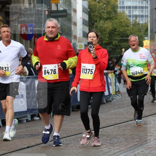 05.10.2025 - 20. swb-Marathon Bremen Strokosch-Dieckow http://msf.ph/oto/9282663 05.10.2025 11:15:55 Ziel 8476, 10355, 10831, 10846, 11375 meine-sportfotos.de