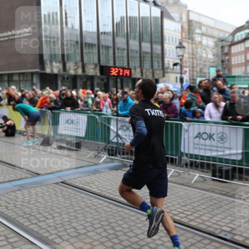 05.10.2025 - 20. swb-Marathon Bremen Yannick Fuchs http://msf.ph/oto/9282684 05.10.2025 12:58:04 Ziel 9, 6903 meine-sportfotos.de
