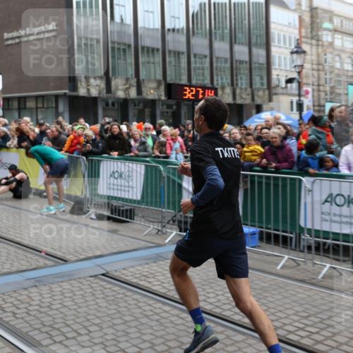 05.10.2025 - 20. swb-Marathon Bremen Yannick Fuchs http://msf.ph/oto/9282691 05.10.2025 12:58:04 Ziel 9, 6903 meine-sportfotos.de
