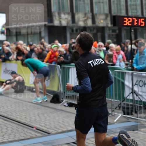 05.10.2025 - 20. swb-Marathon Bremen Yannick Fuchs http://msf.ph/oto/9282695 05.10.2025 12:58:04 Ziel 9, 6903 meine-sportfotos.de