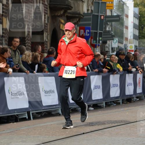 05.10.2025 - 20. swb-Marathon Bremen Strokosch-Dieckow http://msf.ph/oto/9282740 05.10.2025 11:16:03 Ziel 7109, 8476, 9640, 10220, 10635, 10831, 10846, 11331, 11375 meine-sportfotos.de
