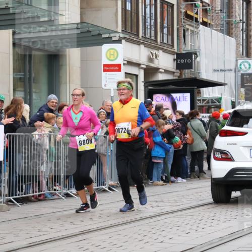 05.10.2025 - 20. swb-Marathon Bremen Strokosch-Dieckow http://msf.ph/oto/9282758 05.10.2025 11:22:46 Ziel 9808, 9808 meine-sportfotos.de