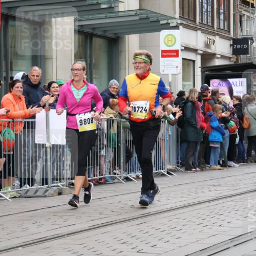 05.10.2025 - 20. swb-Marathon Bremen Strokosch-Dieckow http://msf.ph/oto/9282780 05.10.2025 11:22:47 Ziel 9808, 9808 meine-sportfotos.de