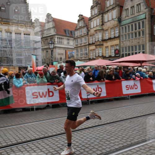 05.10.2025 - 20. swb-Marathon Bremen Yannick Fuchs http://msf.ph/oto/9282793 05.10.2025 12:59:05 Ziel 3435, 3580, 5470, 5495 meine-sportfotos.de