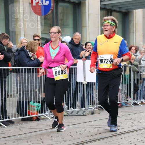 05.10.2025 - 20. swb-Marathon Bremen Strokosch-Dieckow http://msf.ph/oto/9282809 05.10.2025 11:22:47 Ziel 9808, 9808 meine-sportfotos.de