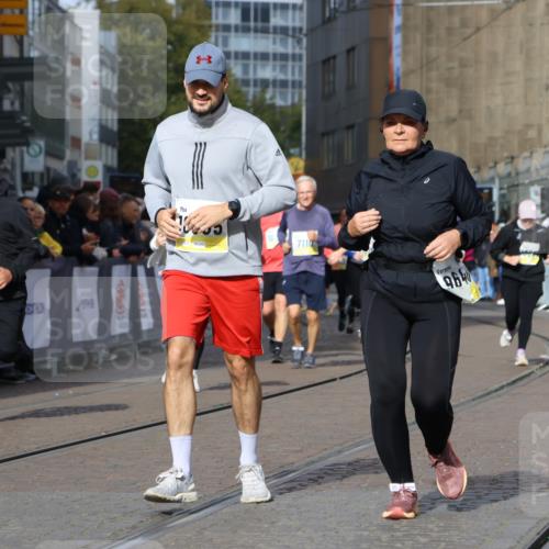 05.10.2025 - 20. swb-Marathon Bremen Strokosch-Dieckow http://msf.ph/oto/9282810 05.10.2025 11:16:05 Ziel 7109, 9640, 9679, 10220, 10564, 10635, 10831, 10846, 11331 meine-sportfotos.de