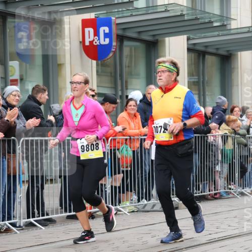 05.10.2025 - 20. swb-Marathon Bremen Strokosch-Dieckow http://msf.ph/oto/9282820 05.10.2025 11:22:48 Ziel 9808, 10724, 9808, 10724 meine-sportfotos.de