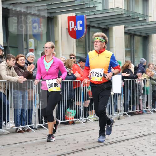05.10.2025 - 20. swb-Marathon Bremen Strokosch-Dieckow http://msf.ph/oto/9282833 05.10.2025 11:22:48 Ziel 9808, 10724, 9808, 10724 meine-sportfotos.de